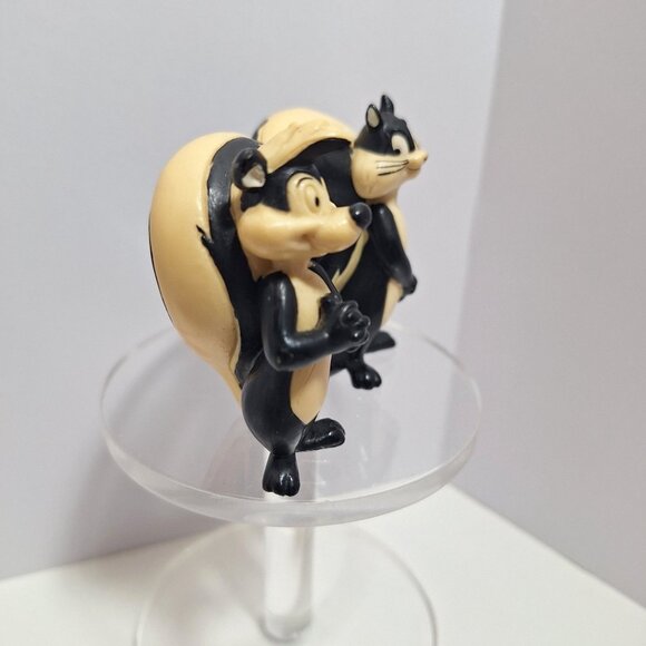 Pepé Le Pew & Penelope Figure Heart-Shaped Romantic  1985 - Picture 3 of 15